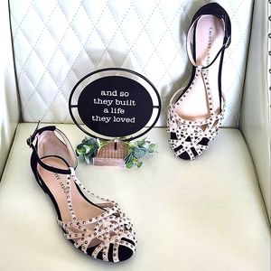 Women's Size 9 Chinese Laundry  Beige/Black Sandal/Flats. GREAT GREAT CONDITION
